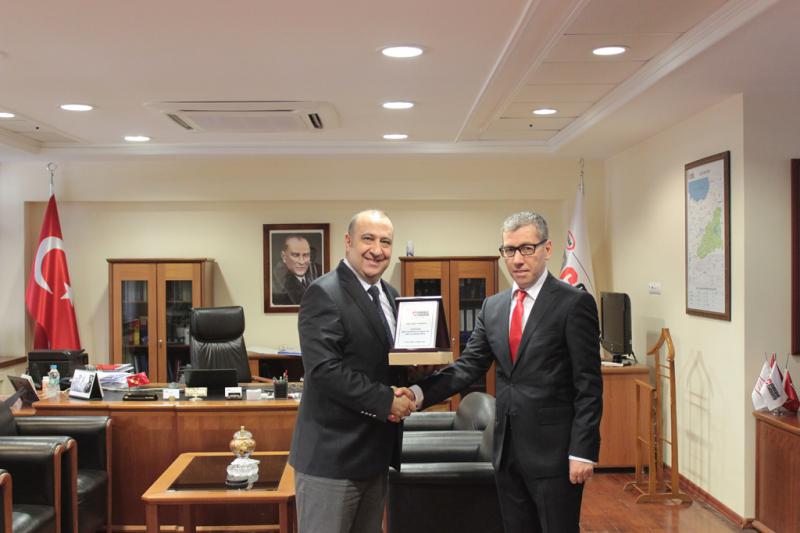 EMEKLİLERE PLAKET