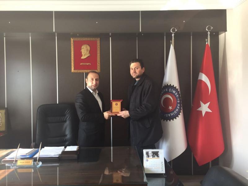BOZÜYÜK'TE EMEKLİLERE PLAKET